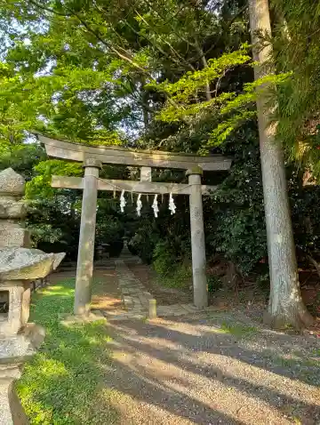 天津神社の{uncategorized: "未分類", other: "その他", undefined: "問題あり", building: "その他建物", grave: "お墓", sacred_gate: "鳥居", guardian: "狛犬", statue: "像", buddha: "仏像", history: "歴史", nature: "自然", garden: "庭園", animal: "動物", pagoda: "塔", temizu: "手水舎", mountain_gate: "山門・神門", sanctuary: "本殿・本堂", subordinate: "末社・摂社", art: "芸術", scenery: "景色", jizo: "地蔵", ema: "絵馬", goshuin: "御朱印", omikuji: "おみくじ", items: "授与品その他", amulet: "お守り", goshuincho: "御朱印帳", eats: "食事", festival: "お祭り", votive_dance: "神楽", shichigosan: "七五三参", wedding: "結婚式", experience: "体験その他", initially: "初詣", around: "周辺", anti_infection: "感染症対策"}