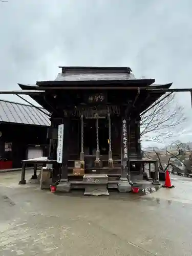 宇賀神堂の{uncategorized: "未分類", other: "その他", undefined: "問題あり", building: "その他建物", grave: "お墓", sacred_gate: "鳥居", guardian: "狛犬", statue: "像", buddha: "仏像", history: "歴史", nature: "自然", garden: "庭園", animal: "動物", pagoda: "塔", temizu: "手水舎", mountain_gate: "山門・神門", sanctuary: "本殿・本堂", subordinate: "末社・摂社", art: "芸術", scenery: "景色", jizo: "地蔵", ema: "絵馬", goshuin: "御朱印", omikuji: "おみくじ", items: "授与品その他", amulet: "お守り", goshuincho: "御朱印帳", eats: "食事", festival: "お祭り", votive_dance: "神楽", shichigosan: "七五三参", wedding: "結婚式", experience: "体験その他", initially: "初詣", around: "周辺", anti_infection: "感染症対策"}
