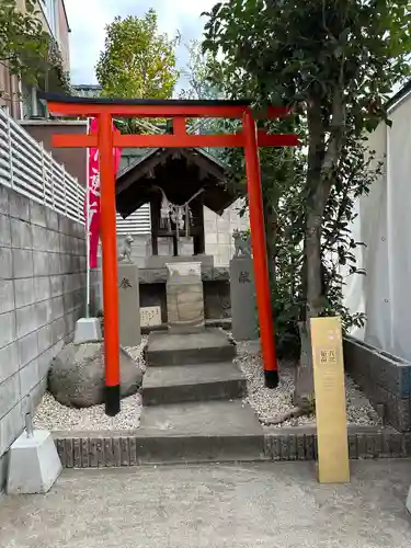 代沢稲荷の本殿・本堂