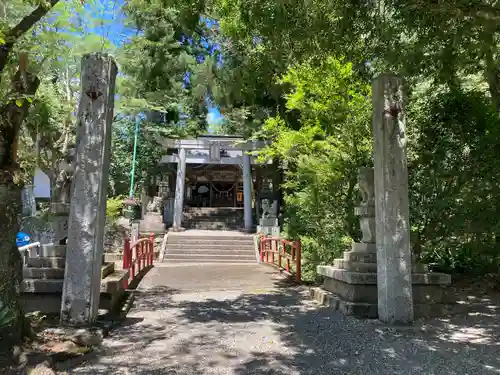 新田八幡神社の鳥居