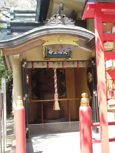 須賀神社の像