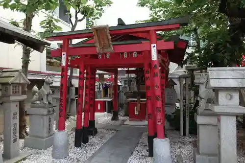 新世界稲荷神社の鳥居