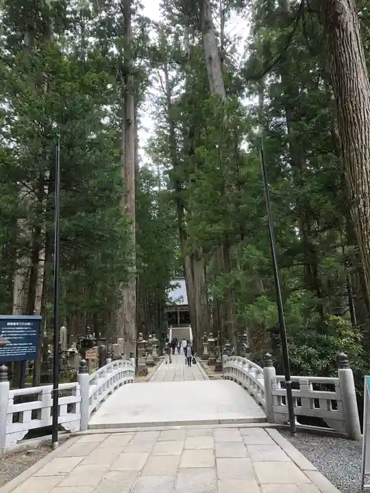 高野山金剛峯寺奥の院(和歌山県)