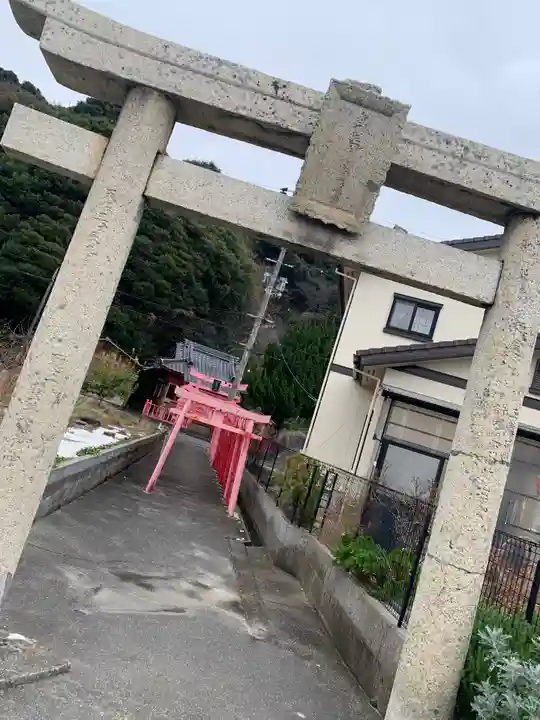 白玉稲荷大明神の鳥居