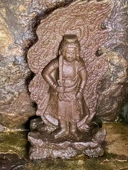 兒水不動明王堂の仏像