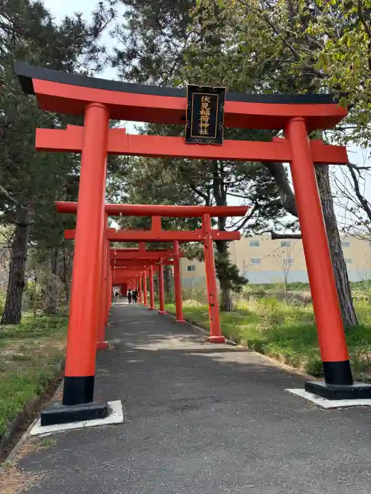 札幌伏見稲荷神社の{uncategorized: "未分類", other: "その他", undefined: "問題あり", building: "その他建物", grave: "お墓", sacred_gate: "鳥居", guardian: "狛犬", statue: "像", buddha: "仏像", history: "歴史", nature: "自然", garden: "庭園", animal: "動物", pagoda: "塔", temizu: "手水舎", mountain_gate: "山門・神門", sanctuary: "本殿・本堂", subordinate: "末社・摂社", art: "芸術", scenery: "景色", jizo: "地蔵", ema: "絵馬", goshuin: "御朱印", omikuji: "おみくじ", items: "授与品その他", amulet: "お守り", goshuincho: "御朱印帳", eats: "食事", festival: "お祭り", votive_dance: "神楽", shichigosan: "七五三参", wedding: "結婚式", experience: "体験その他", initially: "初詣", around: "周辺", anti_infection: "感染症対策"}