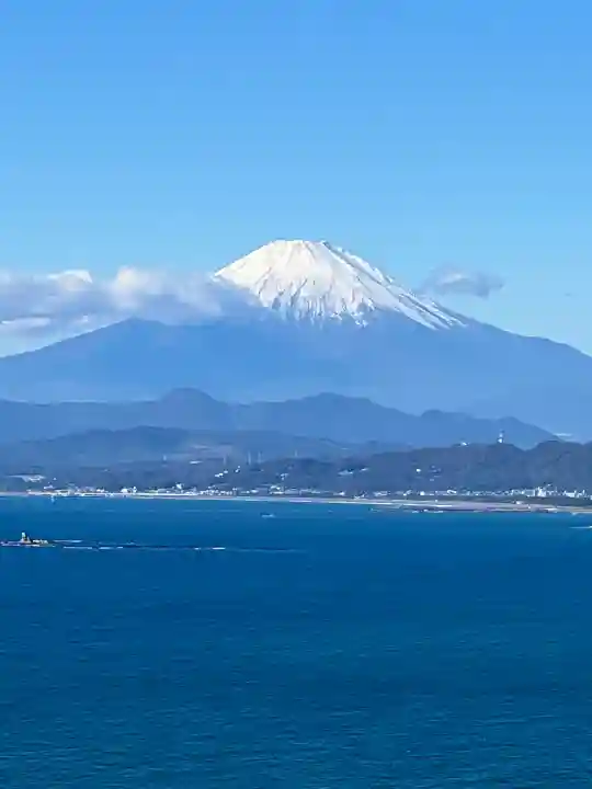 龍宮(江島神社)の{uncategorized: "未分類", other: "その他", undefined: "問題あり", building: "その他建物", grave: "お墓", sacred_gate: "鳥居", guardian: "狛犬", statue: "像", buddha: "仏像", history: "歴史", nature: "自然", garden: "庭園", animal: "動物", pagoda: "塔", temizu: "手水舎", mountain_gate: "山門・神門", sanctuary: "本殿・本堂", subordinate: "末社・摂社", art: "芸術", scenery: "景色", jizo: "地蔵", ema: "絵馬", goshuin: "御朱印", omikuji: "おみくじ", items: "授与品その他", amulet: "お守り", goshuincho: "御朱印帳", eats: "食事", festival: "お祭り", votive_dance: "神楽", shichigosan: "七五三参", wedding: "結婚式", experience: "体験その他", initially: "初詣", around: "周辺", anti_infection: "感染症対策"}