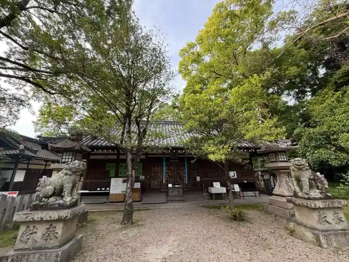 鏡作坐天照御魂神社の{uncategorized: "未分類", other: "その他", undefined: "問題あり", building: "その他建物", grave: "お墓", sacred_gate: "鳥居", guardian: "狛犬", statue: "像", buddha: "仏像", history: "歴史", nature: "自然", garden: "庭園", animal: "動物", pagoda: "塔", temizu: "手水舎", mountain_gate: "山門・神門", sanctuary: "本殿・本堂", subordinate: "末社・摂社", art: "芸術", scenery: "景色", jizo: "地蔵", ema: "絵馬", goshuin: "御朱印", omikuji: "おみくじ", items: "授与品その他", amulet: "お守り", goshuincho: "御朱印帳", eats: "食事", festival: "お祭り", votive_dance: "神楽", shichigosan: "七五三参", wedding: "結婚式", experience: "体験その他", initially: "初詣", around: "周辺", anti_infection: "感染症対策"}