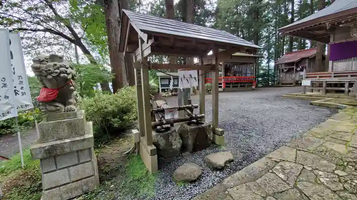 坪沼八幡神社の手水舎