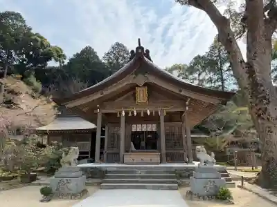 宝満宮竈門神社の{uncategorized: "未分類", other: "その他", undefined: "問題あり", building: "その他建物", grave: "お墓", sacred_gate: "鳥居", guardian: "狛犬", statue: "像", buddha: "仏像", history: "歴史", nature: "自然", garden: "庭園", animal: "動物", pagoda: "塔", temizu: "手水舎", mountain_gate: "山門・神門", sanctuary: "本殿・本堂", subordinate: "末社・摂社", art: "芸術", scenery: "景色", jizo: "地蔵", ema: "絵馬", goshuin: "御朱印", omikuji: "おみくじ", items: "授与品その他", amulet: "お守り", goshuincho: "御朱印帳", eats: "食事", festival: "お祭り", votive_dance: "神楽", shichigosan: "七五三参", wedding: "結婚式", experience: "体験その他", initially: "初詣", around: "周辺", anti_infection: "感染症対策"}