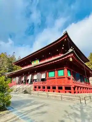 日光山輪王寺三仏堂の{uncategorized: "未分類", other: "その他", undefined: "問題あり", building: "その他建物", grave: "お墓", sacred_gate: "鳥居", guardian: "狛犬", statue: "像", buddha: "仏像", history: "歴史", nature: "自然", garden: "庭園", animal: "動物", pagoda: "塔", temizu: "手水舎", mountain_gate: "山門・神門", sanctuary: "本殿・本堂", subordinate: "末社・摂社", art: "芸術", scenery: "景色", jizo: "地蔵", ema: "絵馬", goshuin: "御朱印", omikuji: "おみくじ", items: "授与品その他", amulet: "お守り", goshuincho: "御朱印帳", eats: "食事", festival: "お祭り", votive_dance: "神楽", shichigosan: "七五三参", wedding: "結婚式", experience: "体験その他", initially: "初詣", around: "周辺", anti_infection: "感染症対策"}