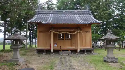 諏訪神社の本殿