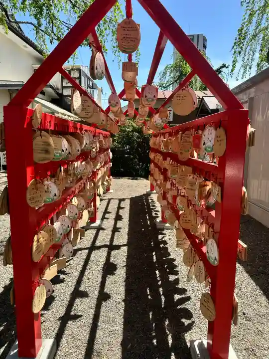 鴻神社の{uncategorized: "未分類", other: "その他", undefined: "問題あり", building: "その他建物", grave: "お墓", sacred_gate: "鳥居", guardian: "狛犬", statue: "像", buddha: "仏像", history: "歴史", nature: "自然", garden: "庭園", animal: "動物", pagoda: "塔", temizu: "手水舎", mountain_gate: "山門・神門", sanctuary: "本殿・本堂", subordinate: "末社・摂社", art: "芸術", scenery: "景色", jizo: "地蔵", ema: "絵馬", goshuin: "御朱印", omikuji: "おみくじ", items: "授与品その他", amulet: "お守り", goshuincho: "御朱印帳", eats: "食事", festival: "お祭り", votive_dance: "神楽", shichigosan: "七五三参", wedding: "結婚式", experience: "体験その他", initially: "初詣", around: "周辺", anti_infection: "感染症対策"}