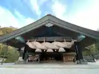 出雲大社神楽殿の{uncategorized: "未分類", other: "その他", undefined: "問題あり", building: "その他建物", grave: "お墓", sacred_gate: "鳥居", guardian: "狛犬", statue: "像", buddha: "仏像", history: "歴史", nature: "自然", garden: "庭園", animal: "動物", pagoda: "塔", temizu: "手水舎", mountain_gate: "山門・神門", sanctuary: "本殿・本堂", subordinate: "末社・摂社", art: "芸術", scenery: "景色", jizo: "地蔵", ema: "絵馬", goshuin: "御朱印", omikuji: "おみくじ", items: "授与品その他", amulet: "お守り", goshuincho: "御朱印帳", eats: "食事", festival: "お祭り", votive_dance: "神楽", shichigosan: "七五三参", wedding: "結婚式", experience: "体験その他", initially: "初詣", around: "周辺", anti_infection: "感染症対策"}