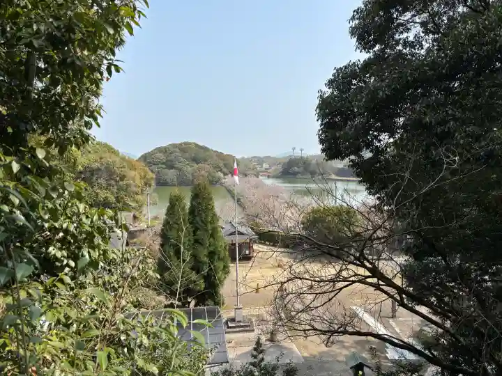 宇佐神社の{uncategorized: "未分類", other: "その他", undefined: "問題あり", building: "その他建物", grave: "お墓", sacred_gate: "鳥居", guardian: "狛犬", statue: "像", buddha: "仏像", history: "歴史", nature: "自然", garden: "庭園", animal: "動物", pagoda: "塔", temizu: "手水舎", mountain_gate: "山門・神門", sanctuary: "本殿・本堂", subordinate: "末社・摂社", art: "芸術", scenery: "景色", jizo: "地蔵", ema: "絵馬", goshuin: "御朱印", omikuji: "おみくじ", items: "授与品その他", amulet: "お守り", goshuincho: "御朱印帳", eats: "食事", festival: "お祭り", votive_dance: "神楽", shichigosan: "七五三参", wedding: "結婚式", experience: "体験その他", initially: "初詣", around: "周辺", anti_infection: "感染症対策"}