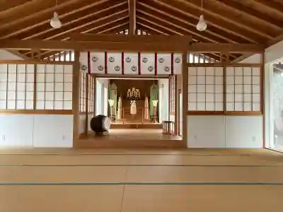 雨降神社の{uncategorized: "未分類", other: "その他", undefined: "問題あり", building: "その他建物", grave: "お墓", sacred_gate: "鳥居", guardian: "狛犬", statue: "像", buddha: "仏像", history: "歴史", nature: "自然", garden: "庭園", animal: "動物", pagoda: "塔", temizu: "手水舎", mountain_gate: "山門・神門", sanctuary: "本殿・本堂", subordinate: "末社・摂社", art: "芸術", scenery: "景色", jizo: "地蔵", ema: "絵馬", goshuin: "御朱印", omikuji: "おみくじ", items: "授与品その他", amulet: "お守り", goshuincho: "御朱印帳", eats: "食事", festival: "お祭り", votive_dance: "神楽", shichigosan: "七五三参", wedding: "結婚式", experience: "体験その他", initially: "初詣", around: "周辺", anti_infection: "感染症対策"}