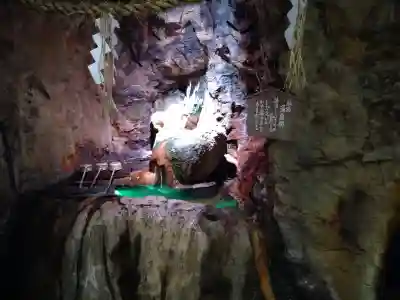 牟婁大辯才天の{uncategorized: "未分類", other: "その他", undefined: "問題あり", building: "その他建物", grave: "お墓", sacred_gate: "鳥居", guardian: "狛犬", statue: "像", buddha: "仏像", history: "歴史", nature: "自然", garden: "庭園", animal: "動物", pagoda: "塔", temizu: "手水舎", mountain_gate: "山門・神門", sanctuary: "本殿・本堂", subordinate: "末社・摂社", art: "芸術", scenery: "景色", jizo: "地蔵", ema: "絵馬", goshuin: "御朱印", omikuji: "おみくじ", items: "授与品その他", amulet: "お守り", goshuincho: "御朱印帳", eats: "食事", festival: "お祭り", votive_dance: "神楽", shichigosan: "七五三参", wedding: "結婚式", experience: "体験その他", initially: "初詣", around: "周辺", anti_infection: "感染症対策"}