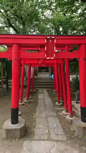 東官守稲荷神社の末社・摂社