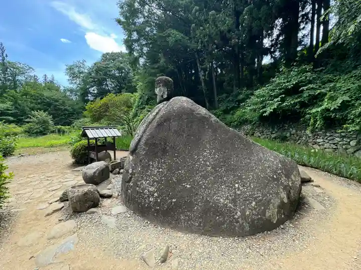 諏訪大社下社春宮の芸術
