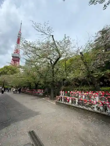 増上寺の{uncategorized: "未分類", other: "その他", undefined: "問題あり", building: "その他建物", grave: "お墓", sacred_gate: "鳥居", guardian: "狛犬", statue: "像", buddha: "仏像", history: "歴史", nature: "自然", garden: "庭園", animal: "動物", pagoda: "塔", temizu: "手水舎", mountain_gate: "山門・神門", sanctuary: "本殿・本堂", subordinate: "末社・摂社", art: "芸術", scenery: "景色", jizo: "地蔵", ema: "絵馬", goshuin: "御朱印", omikuji: "おみくじ", items: "授与品その他", amulet: "お守り", goshuincho: "御朱印帳", eats: "食事", festival: "お祭り", votive_dance: "神楽", shichigosan: "七五三参", wedding: "結婚式", experience: "体験その他", initially: "初詣", around: "周辺", anti_infection: "感染症対策"}