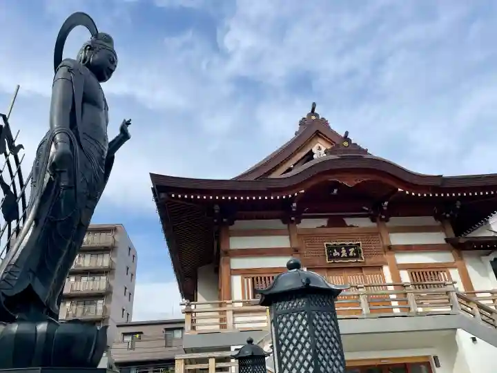重願寺の{uncategorized: "未分類", other: "その他", undefined: "問題あり", building: "その他建物", grave: "お墓", sacred_gate: "鳥居", guardian: "狛犬", statue: "像", buddha: "仏像", history: "歴史", nature: "自然", garden: "庭園", animal: "動物", pagoda: "塔", temizu: "手水舎", mountain_gate: "山門・神門", sanctuary: "本殿・本堂", subordinate: "末社・摂社", art: "芸術", scenery: "景色", jizo: "地蔵", ema: "絵馬", goshuin: "御朱印", omikuji: "おみくじ", items: "授与品その他", amulet: "お守り", goshuincho: "御朱印帳", eats: "食事", festival: "お祭り", votive_dance: "神楽", shichigosan: "七五三参", wedding: "結婚式", experience: "体験その他", initially: "初詣", around: "周辺", anti_infection: "感染症対策"}