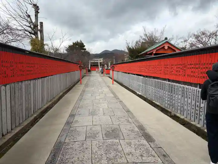車折神社の{uncategorized: "未分類", other: "その他", undefined: "問題あり", building: "その他建物", grave: "お墓", sacred_gate: "鳥居", guardian: "狛犬", statue: "像", buddha: "仏像", history: "歴史", nature: "自然", garden: "庭園", animal: "動物", pagoda: "塔", temizu: "手水舎", mountain_gate: "山門・神門", sanctuary: "本殿・本堂", subordinate: "末社・摂社", art: "芸術", scenery: "景色", jizo: "地蔵", ema: "絵馬", goshuin: "御朱印", omikuji: "おみくじ", items: "授与品その他", amulet: "お守り", goshuincho: "御朱印帳", eats: "食事", festival: "お祭り", votive_dance: "神楽", shichigosan: "七五三参", wedding: "結婚式", experience: "体験その他", initially: "初詣", around: "周辺", anti_infection: "感染症対策"}