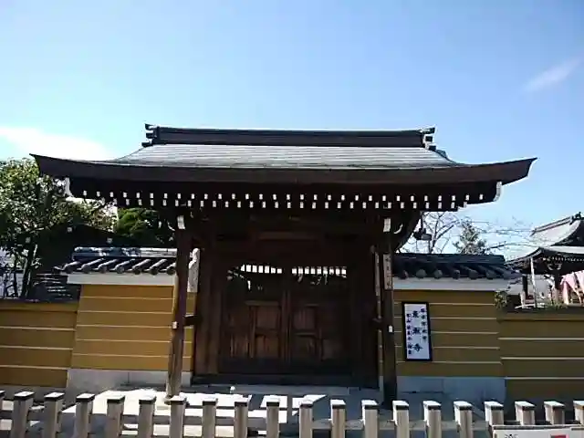 東漸寺の山門・神門