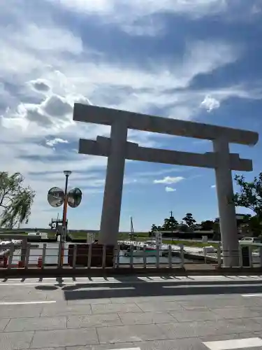 息栖神社の{uncategorized: "未分類", other: "その他", undefined: "問題あり", building: "その他建物", grave: "お墓", sacred_gate: "鳥居", guardian: "狛犬", statue: "像", buddha: "仏像", history: "歴史", nature: "自然", garden: "庭園", animal: "動物", pagoda: "塔", temizu: "手水舎", mountain_gate: "山門・神門", sanctuary: "本殿・本堂", subordinate: "末社・摂社", art: "芸術", scenery: "景色", jizo: "地蔵", ema: "絵馬", goshuin: "御朱印", omikuji: "おみくじ", items: "授与品その他", amulet: "お守り", goshuincho: "御朱印帳", eats: "食事", festival: "お祭り", votive_dance: "神楽", shichigosan: "七五三参", wedding: "結婚式", experience: "体験その他", initially: "初詣", around: "周辺", anti_infection: "感染症対策"}