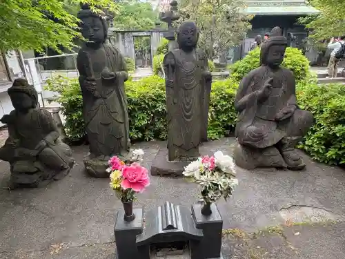 増上寺の{uncategorized: "未分類", other: "その他", undefined: "問題あり", building: "その他建物", grave: "お墓", sacred_gate: "鳥居", guardian: "狛犬", statue: "像", buddha: "仏像", history: "歴史", nature: "自然", garden: "庭園", animal: "動物", pagoda: "塔", temizu: "手水舎", mountain_gate: "山門・神門", sanctuary: "本殿・本堂", subordinate: "末社・摂社", art: "芸術", scenery: "景色", jizo: "地蔵", ema: "絵馬", goshuin: "御朱印", omikuji: "おみくじ", items: "授与品その他", amulet: "お守り", goshuincho: "御朱印帳", eats: "食事", festival: "お祭り", votive_dance: "神楽", shichigosan: "七五三参", wedding: "結婚式", experience: "体験その他", initially: "初詣", around: "周辺", anti_infection: "感染症対策"}