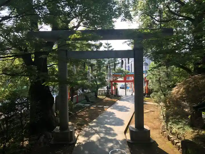 穴八幡宮の鳥居
