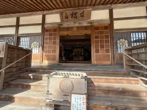 高月院の{uncategorized: "未分類", other: "その他", undefined: "問題あり", building: "その他建物", grave: "お墓", sacred_gate: "鳥居", guardian: "狛犬", statue: "像", buddha: "仏像", history: "歴史", nature: "自然", garden: "庭園", animal: "動物", pagoda: "塔", temizu: "手水舎", mountain_gate: "山門・神門", sanctuary: "本殿・本堂", subordinate: "末社・摂社", art: "芸術", scenery: "景色", jizo: "地蔵", ema: "絵馬", goshuin: "御朱印", omikuji: "おみくじ", items: "授与品その他", amulet: "お守り", goshuincho: "御朱印帳", eats: "食事", festival: "お祭り", votive_dance: "神楽", shichigosan: "七五三参", wedding: "結婚式", experience: "体験その他", initially: "初詣", around: "周辺", anti_infection: "感染症対策"}