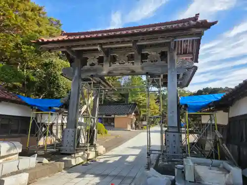 総持寺祖院の{uncategorized: "未分類", other: "その他", undefined: "問題あり", building: "その他建物", grave: "お墓", sacred_gate: "鳥居", guardian: "狛犬", statue: "像", buddha: "仏像", history: "歴史", nature: "自然", garden: "庭園", animal: "動物", pagoda: "塔", temizu: "手水舎", mountain_gate: "山門・神門", sanctuary: "本殿・本堂", subordinate: "末社・摂社", art: "芸術", scenery: "景色", jizo: "地蔵", ema: "絵馬", goshuin: "御朱印", omikuji: "おみくじ", items: "授与品その他", amulet: "お守り", goshuincho: "御朱印帳", eats: "食事", festival: "お祭り", votive_dance: "神楽", shichigosan: "七五三参", wedding: "結婚式", experience: "体験その他", initially: "初詣", around: "周辺", anti_infection: "感染症対策"}