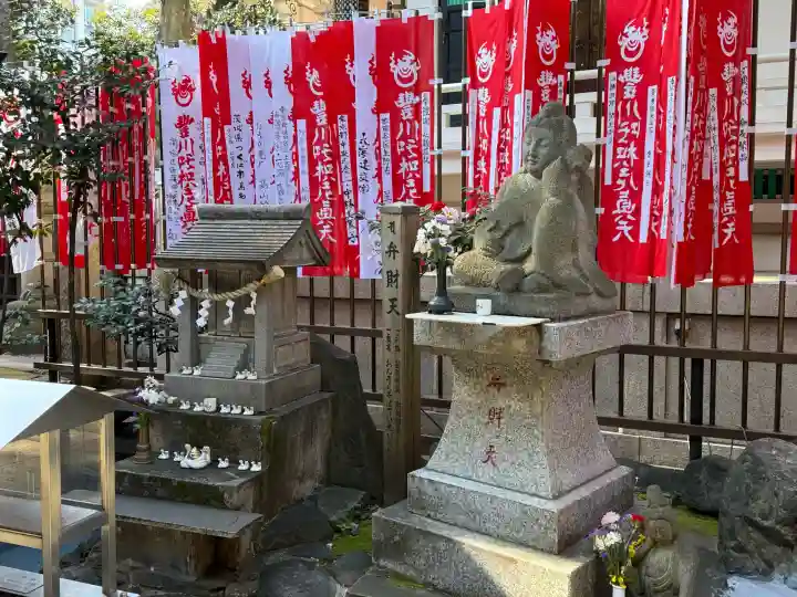 豊川稲荷東京別院の{uncategorized: "未分類", other: "その他", undefined: "問題あり", building: "その他建物", grave: "お墓", sacred_gate: "鳥居", guardian: "狛犬", statue: "像", buddha: "仏像", history: "歴史", nature: "自然", garden: "庭園", animal: "動物", pagoda: "塔", temizu: "手水舎", mountain_gate: "山門・神門", sanctuary: "本殿・本堂", subordinate: "末社・摂社", art: "芸術", scenery: "景色", jizo: "地蔵", ema: "絵馬", goshuin: "御朱印", omikuji: "おみくじ", items: "授与品その他", amulet: "お守り", goshuincho: "御朱印帳", eats: "食事", festival: "お祭り", votive_dance: "神楽", shichigosan: "七五三参", wedding: "結婚式", experience: "体験その他", initially: "初詣", around: "周辺", anti_infection: "感染症対策"}