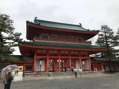 平安神宮の山門