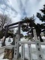 札幌村神社の{uncategorized: "未分類", other: "その他", undefined: "問題あり", building: "その他建物", grave: "お墓", sacred_gate: "鳥居", guardian: "狛犬", statue: "像", buddha: "仏像", history: "歴史", nature: "自然", garden: "庭園", animal: "動物", pagoda: "塔", temizu: "手水舎", mountain_gate: "山門・神門", sanctuary: "本殿・本堂", subordinate: "末社・摂社", art: "芸術", scenery: "景色", jizo: "地蔵", ema: "絵馬", goshuin: "御朱印", omikuji: "おみくじ", items: "授与品その他", amulet: "お守り", goshuincho: "御朱印帳", eats: "食事", festival: "お祭り", votive_dance: "神楽", shichigosan: "七五三参", wedding: "結婚式", experience: "体験その他", initially: "初詣", around: "周辺", anti_infection: "感染症対策"}