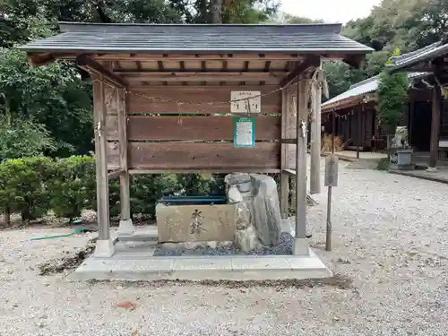 倭白山比咩神社（南出）の手水舎