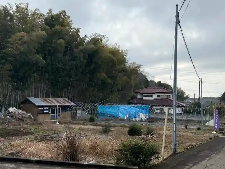 小坂熊野神社の{uncategorized: "未分類", other: "その他", undefined: "問題あり", building: "その他建物", grave: "お墓", sacred_gate: "鳥居", guardian: "狛犬", statue: "像", buddha: "仏像", history: "歴史", nature: "自然", garden: "庭園", animal: "動物", pagoda: "塔", temizu: "手水舎", mountain_gate: "山門・神門", sanctuary: "本殿・本堂", subordinate: "末社・摂社", art: "芸術", scenery: "景色", jizo: "地蔵", ema: "絵馬", goshuin: "御朱印", omikuji: "おみくじ", items: "授与品その他", amulet: "お守り", goshuincho: "御朱印帳", eats: "食事", festival: "お祭り", votive_dance: "神楽", shichigosan: "七五三参", wedding: "結婚式", experience: "体験その他", initially: "初詣", around: "周辺", anti_infection: "感染症対策"}