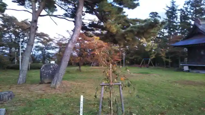 鳥谷崎神社の庭園
