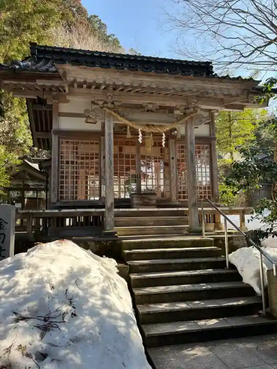 金剱宮の{uncategorized: "未分類", other: "その他", undefined: "問題あり", building: "その他建物", grave: "お墓", sacred_gate: "鳥居", guardian: "狛犬", statue: "像", buddha: "仏像", history: "歴史", nature: "自然", garden: "庭園", animal: "動物", pagoda: "塔", temizu: "手水舎", mountain_gate: "山門・神門", sanctuary: "本殿・本堂", subordinate: "末社・摂社", art: "芸術", scenery: "景色", jizo: "地蔵", ema: "絵馬", goshuin: "御朱印", omikuji: "おみくじ", items: "授与品その他", amulet: "お守り", goshuincho: "御朱印帳", eats: "食事", festival: "お祭り", votive_dance: "神楽", shichigosan: "七五三参", wedding: "結婚式", experience: "体験その他", initially: "初詣", around: "周辺", anti_infection: "感染症対策"}