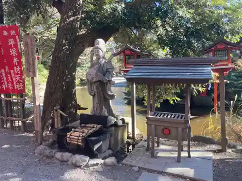 平塚八幡宮の像