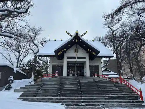 手稲神社の{uncategorized: "未分類", other: "その他", undefined: "問題あり", building: "その他建物", grave: "お墓", sacred_gate: "鳥居", guardian: "狛犬", statue: "像", buddha: "仏像", history: "歴史", nature: "自然", garden: "庭園", animal: "動物", pagoda: "塔", temizu: "手水舎", mountain_gate: "山門・神門", sanctuary: "本殿・本堂", subordinate: "末社・摂社", art: "芸術", scenery: "景色", jizo: "地蔵", ema: "絵馬", goshuin: "御朱印", omikuji: "おみくじ", items: "授与品その他", amulet: "お守り", goshuincho: "御朱印帳", eats: "食事", festival: "お祭り", votive_dance: "神楽", shichigosan: "七五三参", wedding: "結婚式", experience: "体験その他", initially: "初詣", around: "周辺", anti_infection: "感染症対策"}