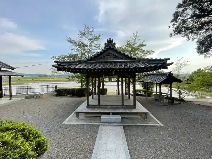 八幡神社 (山本)の{uncategorized: "未分類", other: "その他", undefined: "問題あり", building: "その他建物", grave: "お墓", sacred_gate: "鳥居", guardian: "狛犬", statue: "像", buddha: "仏像", history: "歴史", nature: "自然", garden: "庭園", animal: "動物", pagoda: "塔", temizu: "手水舎", mountain_gate: "山門・神門", sanctuary: "本殿・本堂", subordinate: "末社・摂社", art: "芸術", scenery: "景色", jizo: "地蔵", ema: "絵馬", goshuin: "御朱印", omikuji: "おみくじ", items: "授与品その他", amulet: "お守り", goshuincho: "御朱印帳", eats: "食事", festival: "お祭り", votive_dance: "神楽", shichigosan: "七五三参", wedding: "結婚式", experience: "体験その他", initially: "初詣", around: "周辺", anti_infection: "感染症対策"}