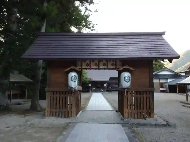 須佐神社の山門・神門