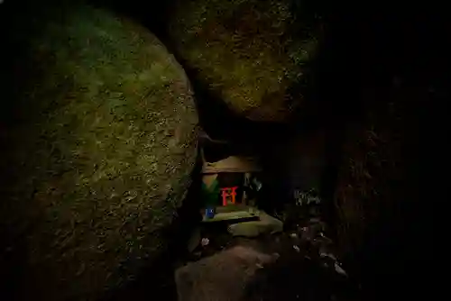 石穴稲荷神社の末社・摂社