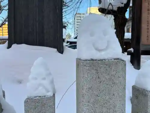 北海道神宮頓宮の{uncategorized: "未分類", other: "その他", undefined: "問題あり", building: "その他建物", grave: "お墓", sacred_gate: "鳥居", guardian: "狛犬", statue: "像", buddha: "仏像", history: "歴史", nature: "自然", garden: "庭園", animal: "動物", pagoda: "塔", temizu: "手水舎", mountain_gate: "山門・神門", sanctuary: "本殿・本堂", subordinate: "末社・摂社", art: "芸術", scenery: "景色", jizo: "地蔵", ema: "絵馬", goshuin: "御朱印", omikuji: "おみくじ", items: "授与品その他", amulet: "お守り", goshuincho: "御朱印帳", eats: "食事", festival: "お祭り", votive_dance: "神楽", shichigosan: "七五三参", wedding: "結婚式", experience: "体験その他", initially: "初詣", around: "周辺", anti_infection: "感染症対策"}