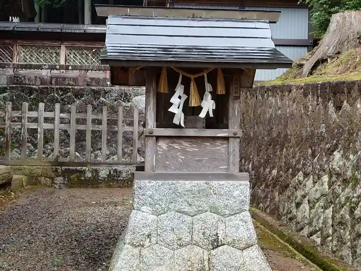 石座神社の末社・摂社