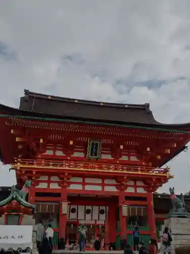伏見稲荷大社の山門・神門