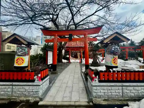 金生稲荷神社の{uncategorized: "未分類", other: "その他", undefined: "問題あり", building: "その他建物", grave: "お墓", sacred_gate: "鳥居", guardian: "狛犬", statue: "像", buddha: "仏像", history: "歴史", nature: "自然", garden: "庭園", animal: "動物", pagoda: "塔", temizu: "手水舎", mountain_gate: "山門・神門", sanctuary: "本殿・本堂", subordinate: "末社・摂社", art: "芸術", scenery: "景色", jizo: "地蔵", ema: "絵馬", goshuin: "御朱印", omikuji: "おみくじ", items: "授与品その他", amulet: "お守り", goshuincho: "御朱印帳", eats: "食事", festival: "お祭り", votive_dance: "神楽", shichigosan: "七五三参", wedding: "結婚式", experience: "体験その他", initially: "初詣", around: "周辺", anti_infection: "感染症対策"}