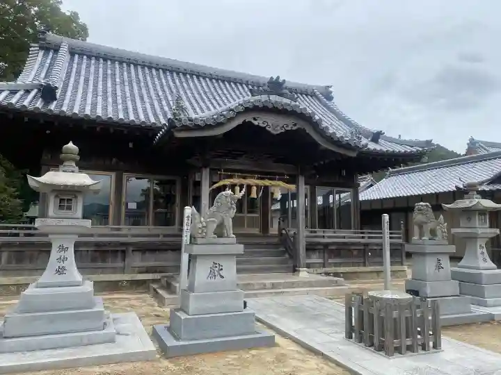 上田八幡神社の{uncategorized: "未分類", other: "その他", undefined: "問題あり", building: "その他建物", grave: "お墓", sacred_gate: "鳥居", guardian: "狛犬", statue: "像", buddha: "仏像", history: "歴史", nature: "自然", garden: "庭園", animal: "動物", pagoda: "塔", temizu: "手水舎", mountain_gate: "山門・神門", sanctuary: "本殿・本堂", subordinate: "末社・摂社", art: "芸術", scenery: "景色", jizo: "地蔵", ema: "絵馬", goshuin: "御朱印", omikuji: "おみくじ", items: "授与品その他", amulet: "お守り", goshuincho: "御朱印帳", eats: "食事", festival: "お祭り", votive_dance: "神楽", shichigosan: "七五三参", wedding: "結婚式", experience: "体験その他", initially: "初詣", around: "周辺", anti_infection: "感染症対策"}