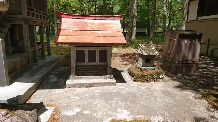 淺間神社(忍野八海)の末社・摂社